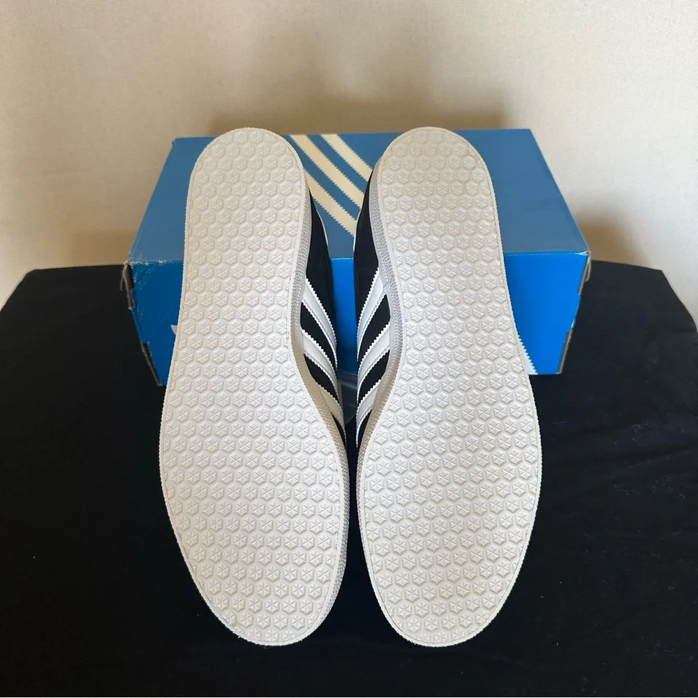 NIB Adidas Classic Black Gazelle Sneakers Men’s Size 10